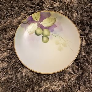 Handpainted plate - green grapes w/ purple accent